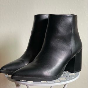 Size 8 Qupid ankle 2 inch zip up bootie
